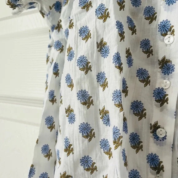 100% Cotton Floral White and Blue Blouse with Peter Pan Collar - Picture 2 of 4